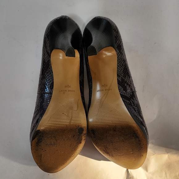 Womens Nine West Black and Gray Snakeskin Heels - Size 9.5 - Picture 6 of 6